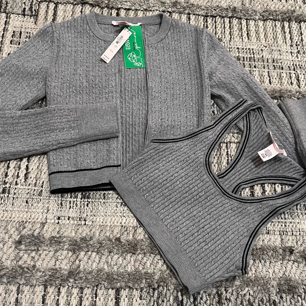 Victoria’s Secret Gray Luxe Ribbed Knit Zip-Up Cardigan and Crop Tank Set XS/S - Picture 12 of 12